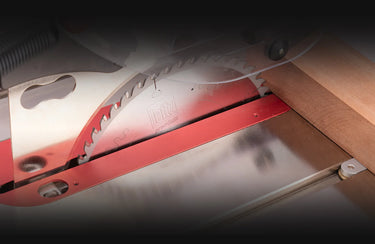 The special transparent blade guard provides visibility for aligning the saw blade with the intended line of cut. Both side barriers automatically adjust to the thickness of the advancing workpiece.